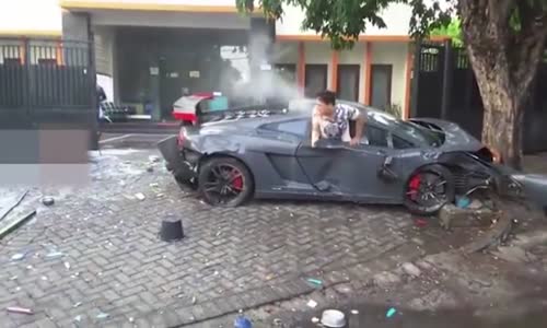 Lamborghini Gallardo Crash Aftermath 